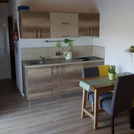 Snjezana Carev 3* Jezera